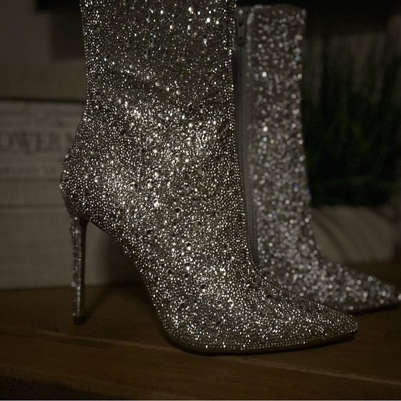 Women’s Rhinestone Shoes Size 7 NWT SOLD OUT - Picture 4 of 16